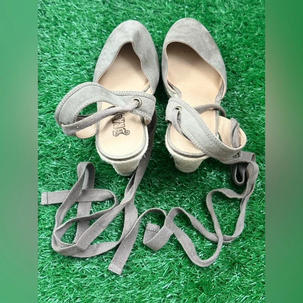 Brash Women‎ Platforms 6.5